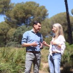 El candidato popular, Juanma Moreno, y la número 1 del PP por Sevilla, Patricia del Pozo