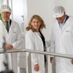 La vicepresidenta segunda del Gobierno, Yolanda Díaz, ayer, en su visita a una cooperativa láctea gallega