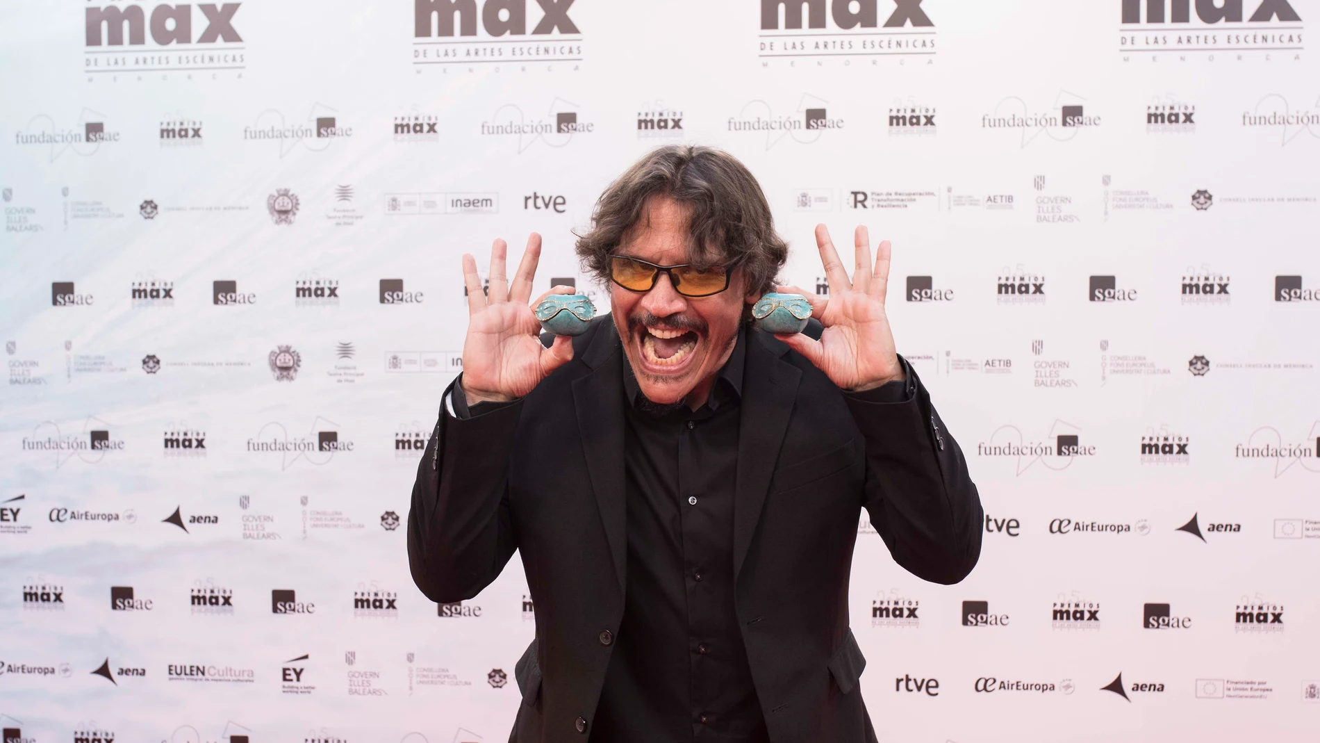 El actor Sergio Peris-Mencheta posa para los fotógrafos durante la gala de los XXV Premios Max de las Artes Escénicas en el Teatre Principal de Maó (Menorca)