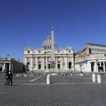 La policía italiana ha activado el protocolo antiterrorismo mientras que la Guardia Suiza ha cerrado el acceso al Vaticano desde la puerta del Santo Oficio.