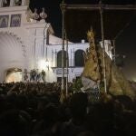 La Virgen del Rocío regresa de manera apresurada a su santuario