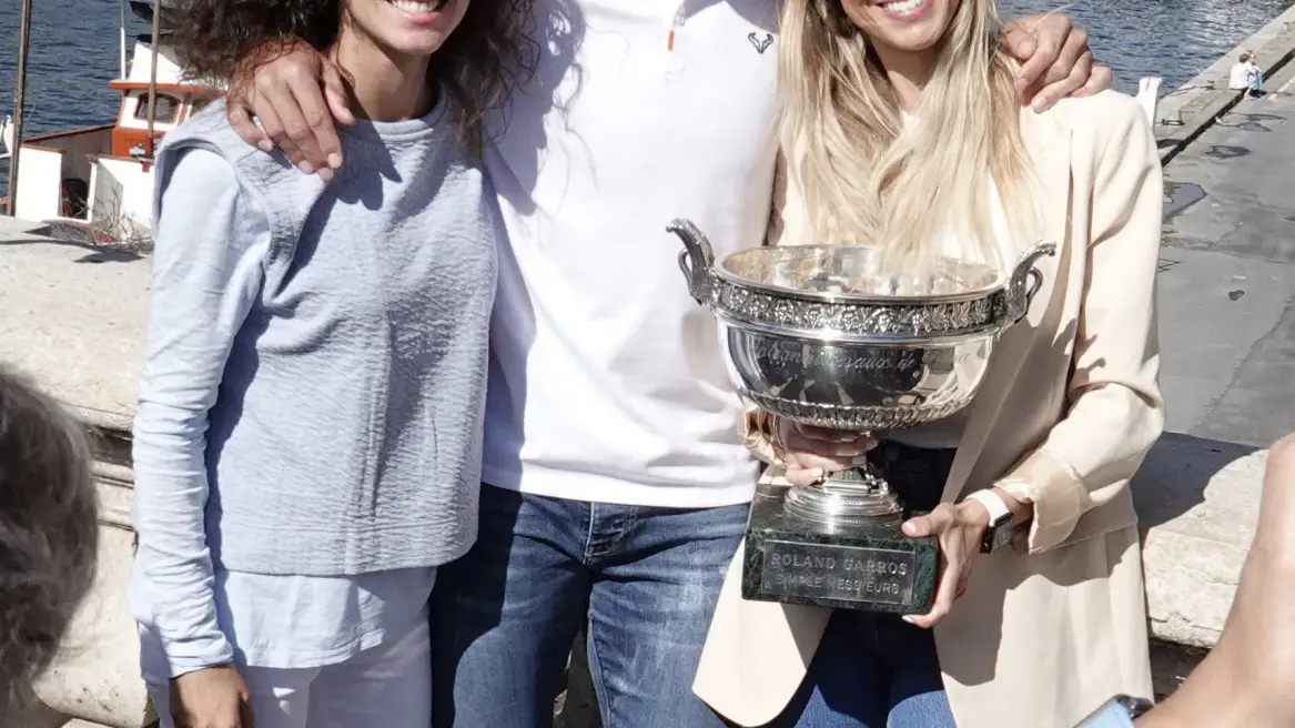 Rafael Nadal, junto a Xisca Perelló y María Isabel Nadal