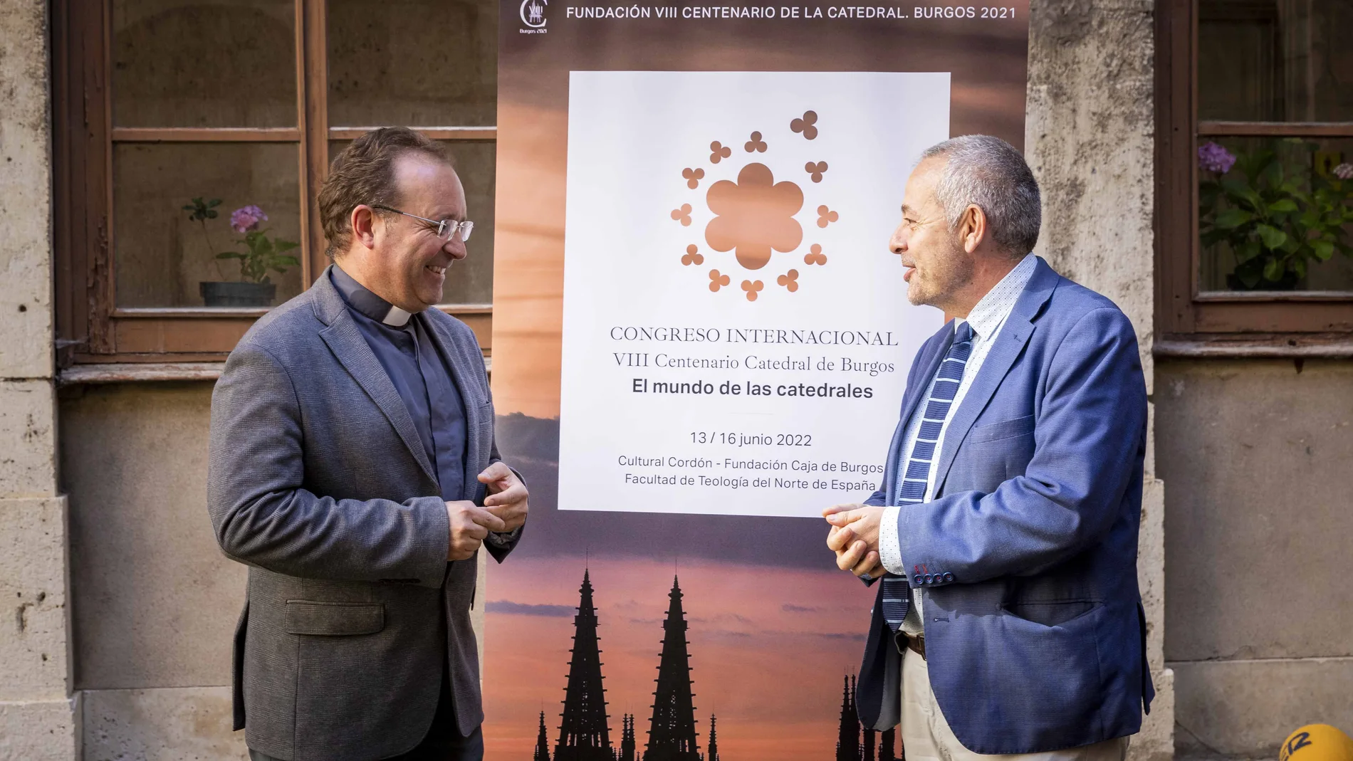 Carlos Izquierdo, vicario general de la archidiócesis de Burgos, y René Payo, copresidente del comité científico del congreso, presentan esta actividad
