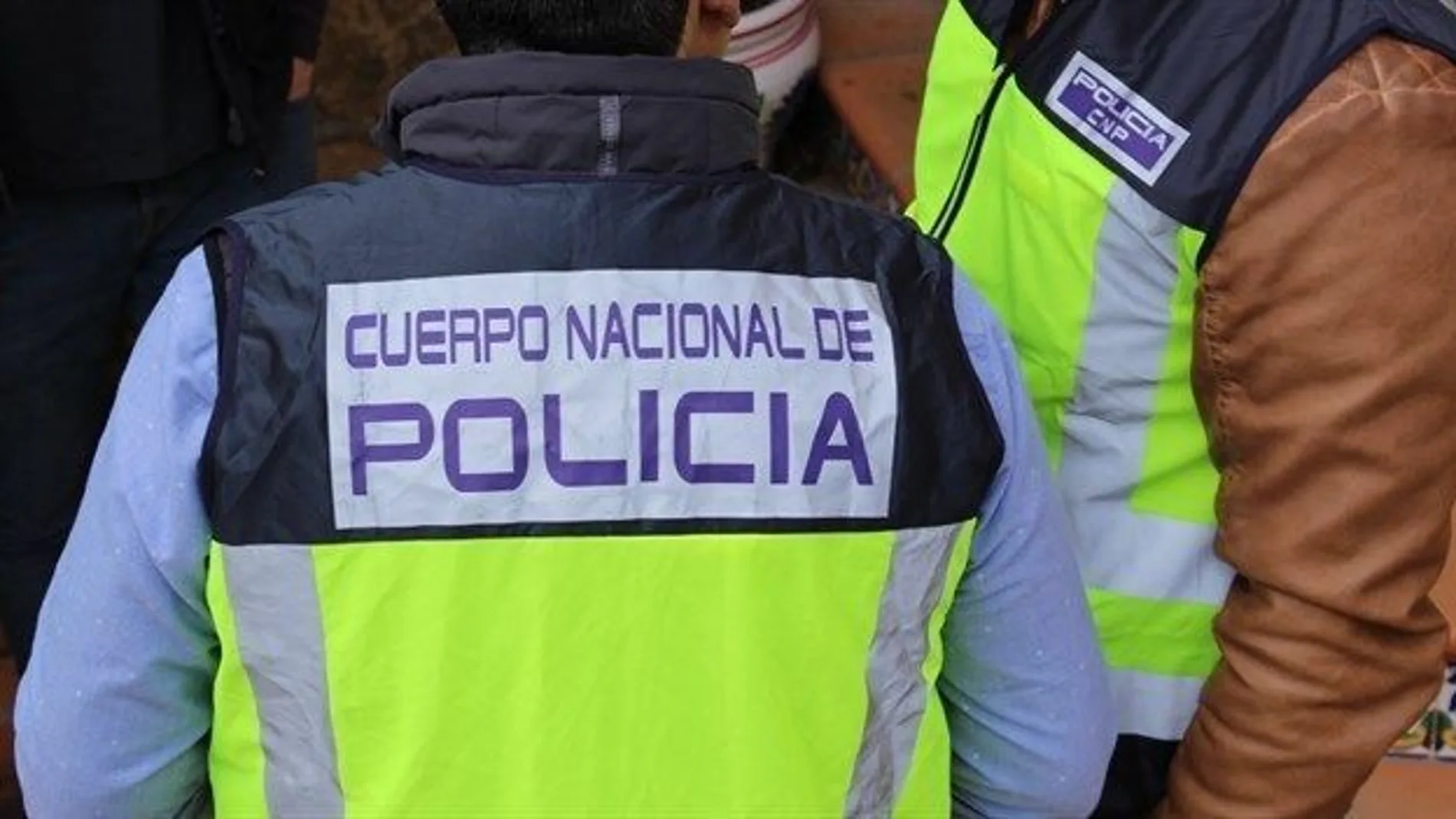 Agentes de la Policía Nacional durante la detención