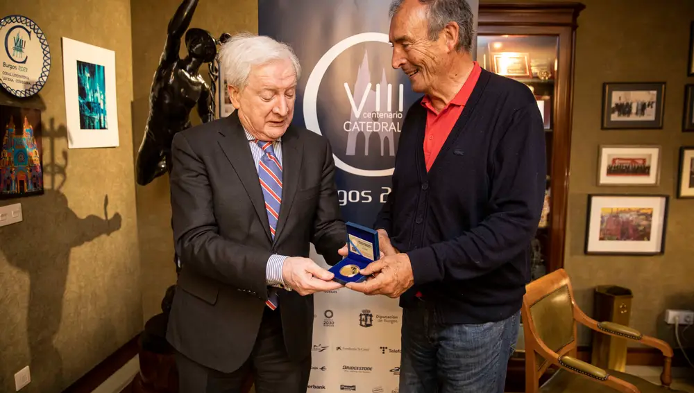 El vicepresidente de la Fundación de la Catedral, Antonio Miguel Méndez Pozo, y el expresidente del Senado, Juan José Laborda. FUNDACIÓN DE LA CATEDRAL. 08/06/2022