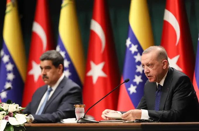 Maduro se acerca a Turquía y a Rusia antes de mandar petróleo a Europa