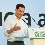 El presidente de la Junta de Andalucía y candidato del PP para las elecciones andaluzas, Juanma Moreno, participa en un acto celebrado en Churriana de la Vega, Granada, el pasado jueves