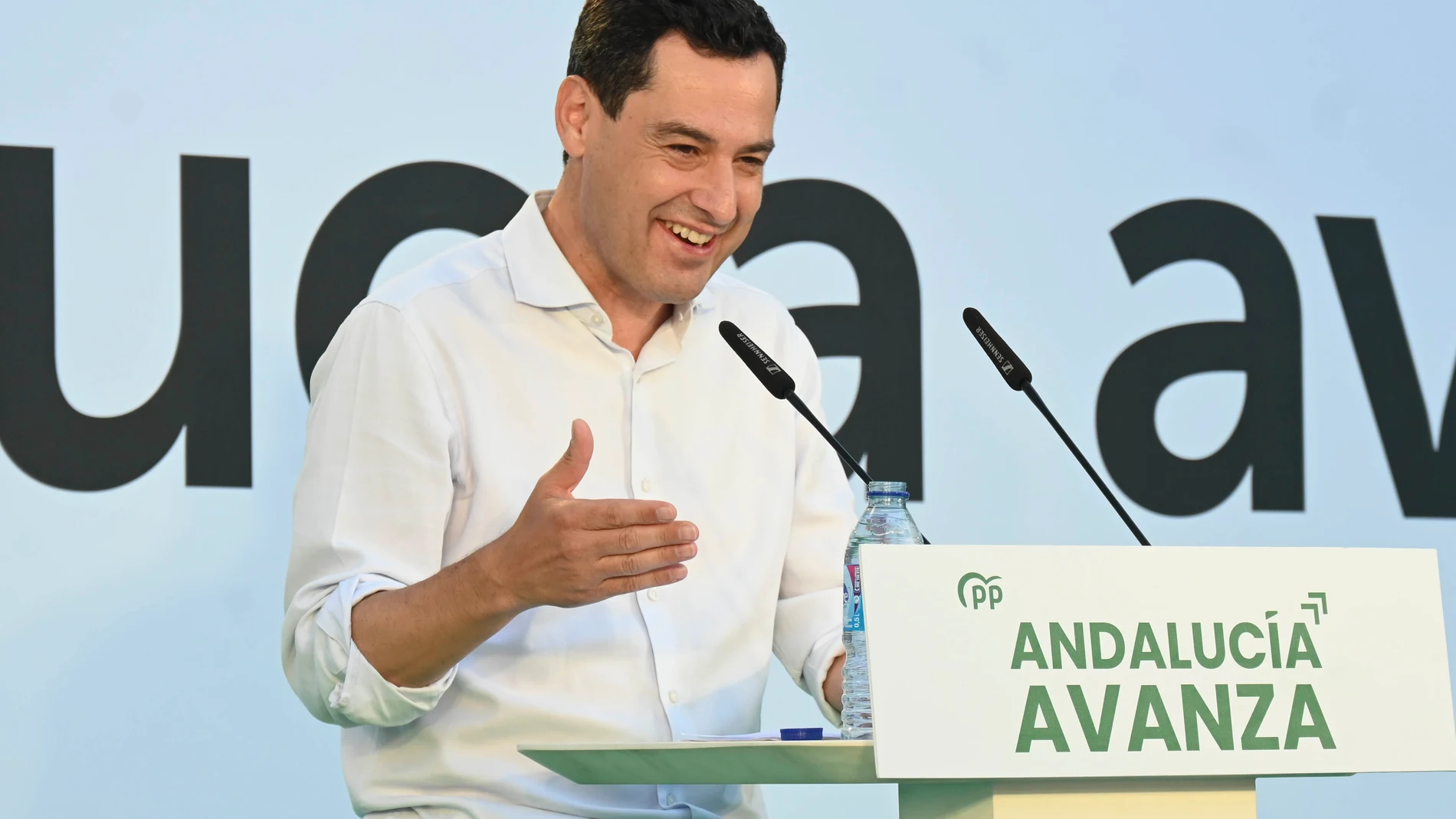 El presidente de la Junta de Andalucía y candidato del PP para las elecciones andaluzas, Juanma Moreno, participa en un acto celebrado en Churriana de la Vega, Granada, el pasado jueves