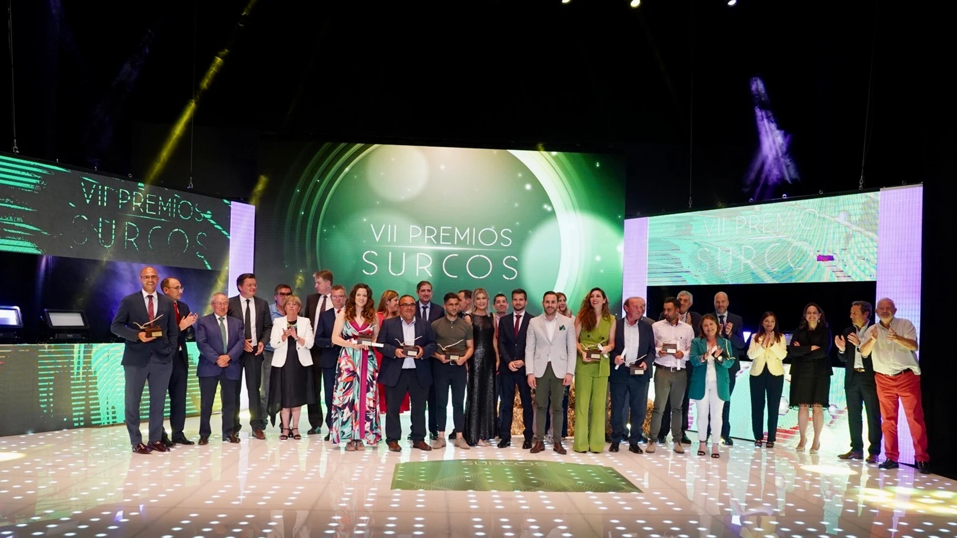 Foto de familia de los galardonados