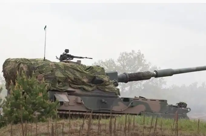 Así es el “cangrejo polaco”, el implacable tanque con el que Ucrania pretende incapacitar y destruir a las fuerzas rusas 
