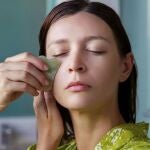 Masaje facial para mejorar el rostro.