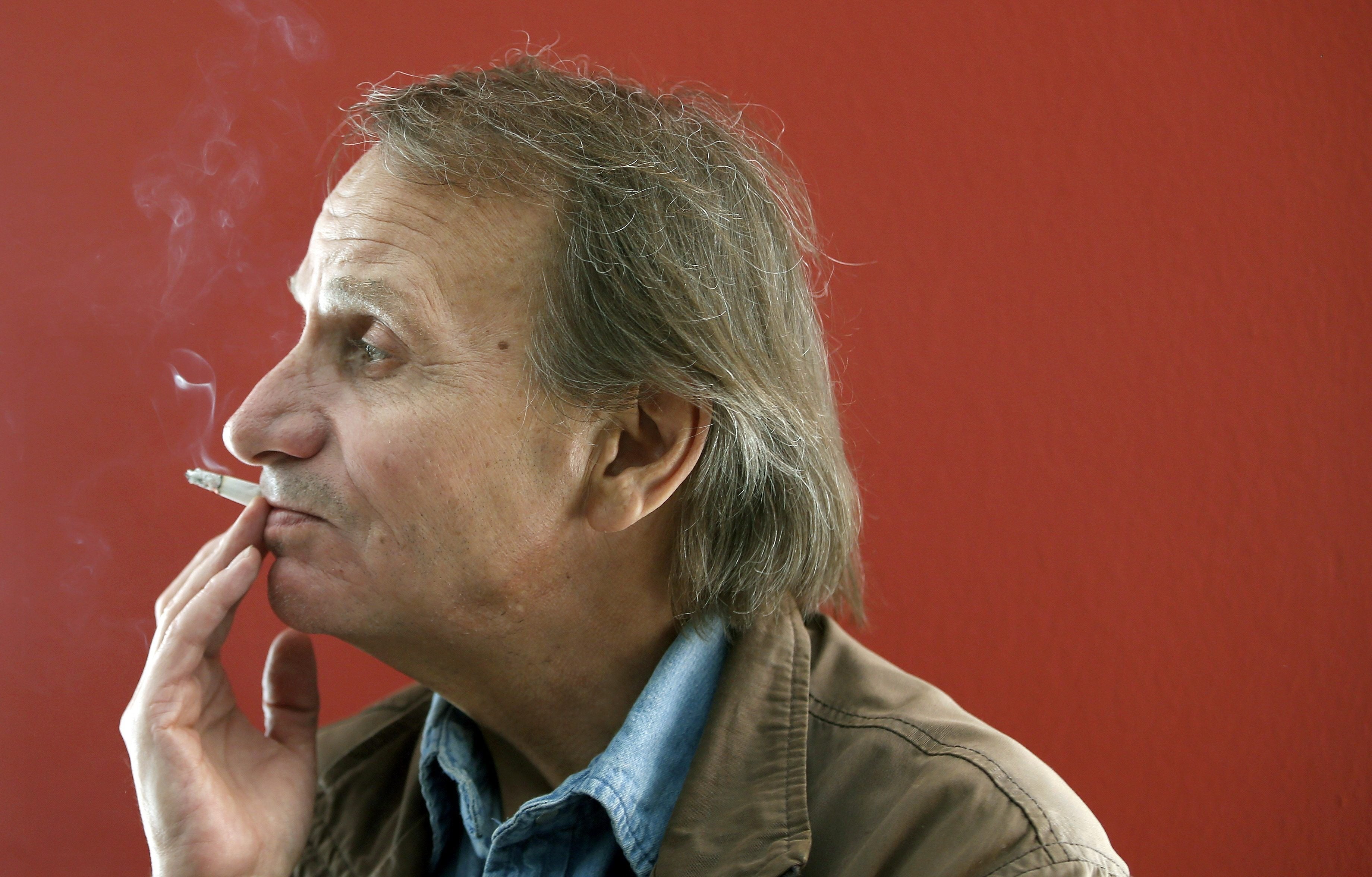 Se estrena la película porno protagonizada por Houellebecq pese a intentar frenarla