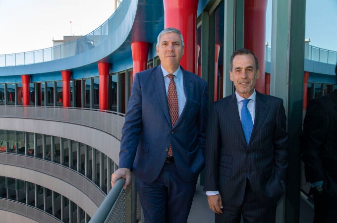 Los órganos rectores de Ifema Madrid han acordado hoy el nombramiento de Juan Arrizabalaga (derecha) como nuevo director general