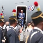El rey Felipe de Bélgica en su llegada al aeropuerto de Lubumbashi, República Democrática del Congo.
