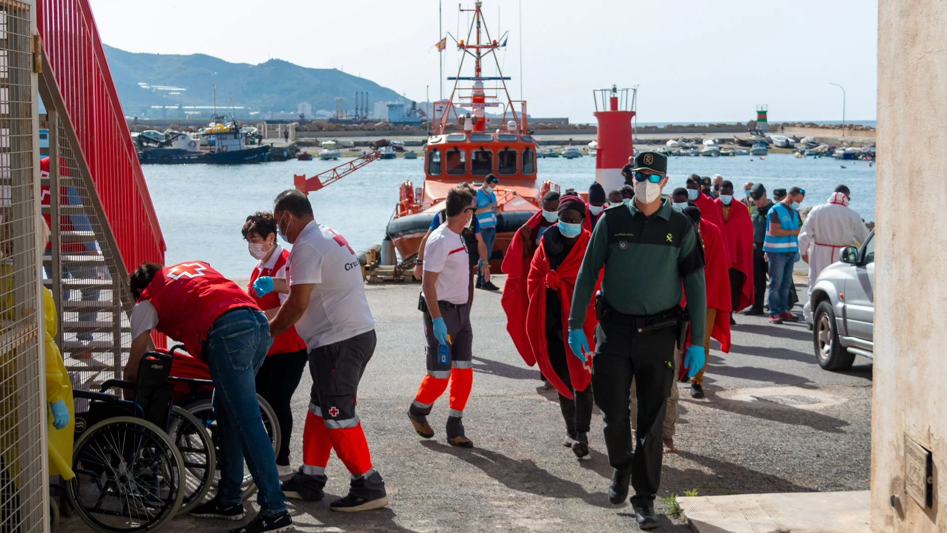 La Guardia Civil explica que también deben de controlar el fenómeno migratorio