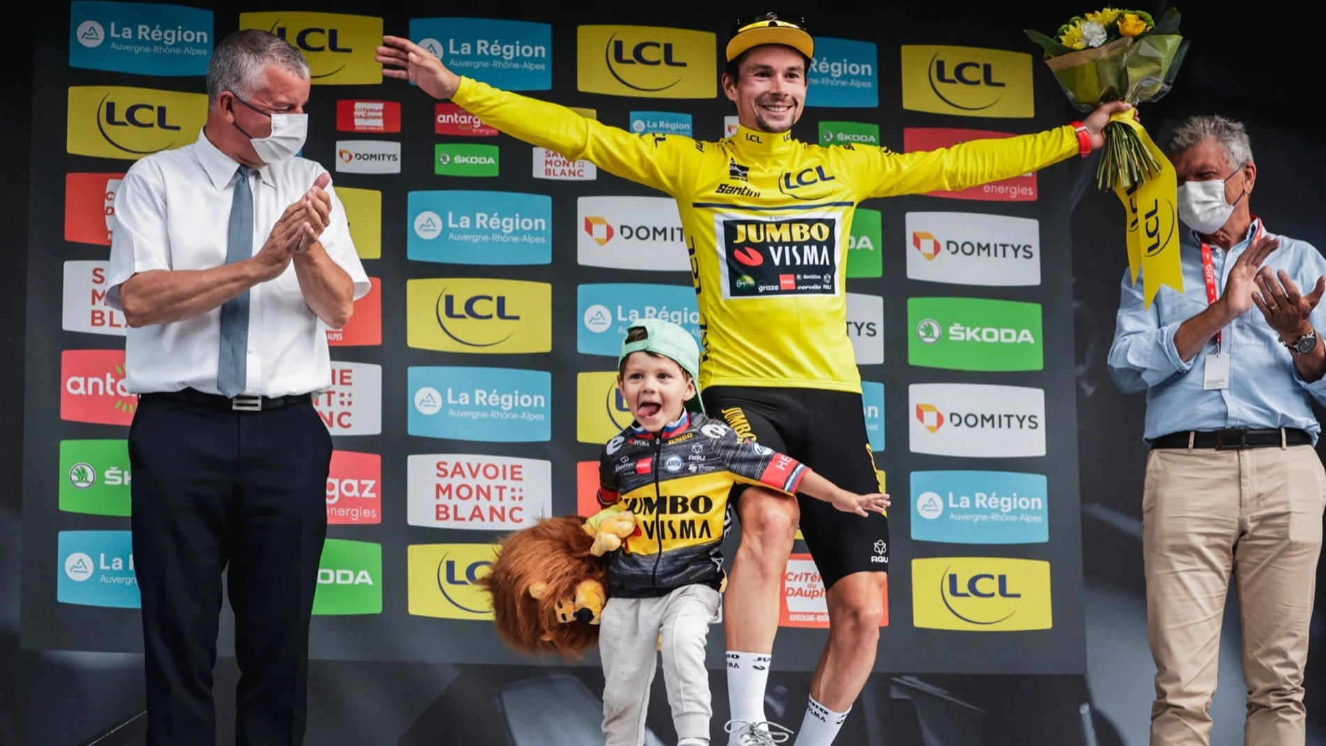 Roglic celebrando su triunfo en Dauphiné, la "previa" del Tour