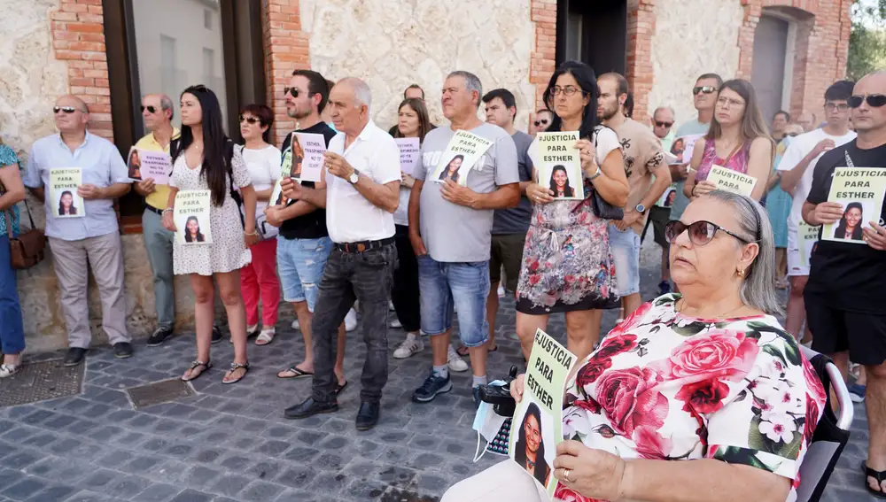 Concentración en Traspinedo (Valladolid) en recuerdo de Esther López y en apoyo a su familia al cumplirse cinco meses desde su desaparición