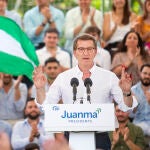 El presidente del PP, Alberto Núñez Feijóo durante un acto electoral de la formación de cara a las elecciones andaluzas el próximo 19 de junio, este domingo en Cádiz. EFE/Román Ríos.
