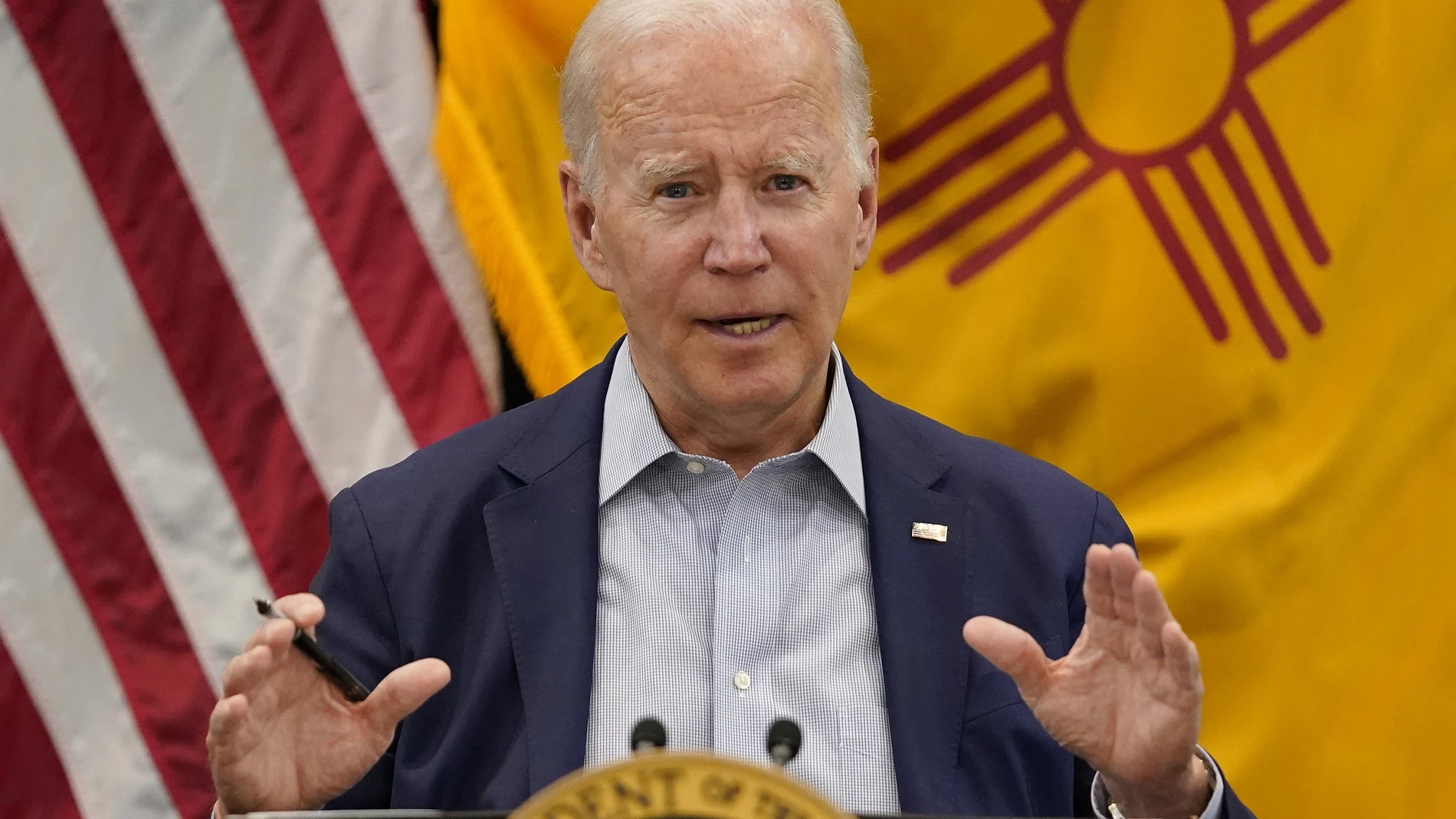 El presidente de EE UU, Joe Biden, habla durante una sesión informativa sobre los incendios forestales de Nuevo México