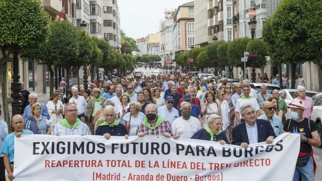Los burgaleses se manifiestan para exigir a Sánchez que cumpla sus promesas en materia de infraestructuras en la provincia