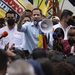  Guaidó, agredido: “Se ha puesto en juego la vida del presidente”