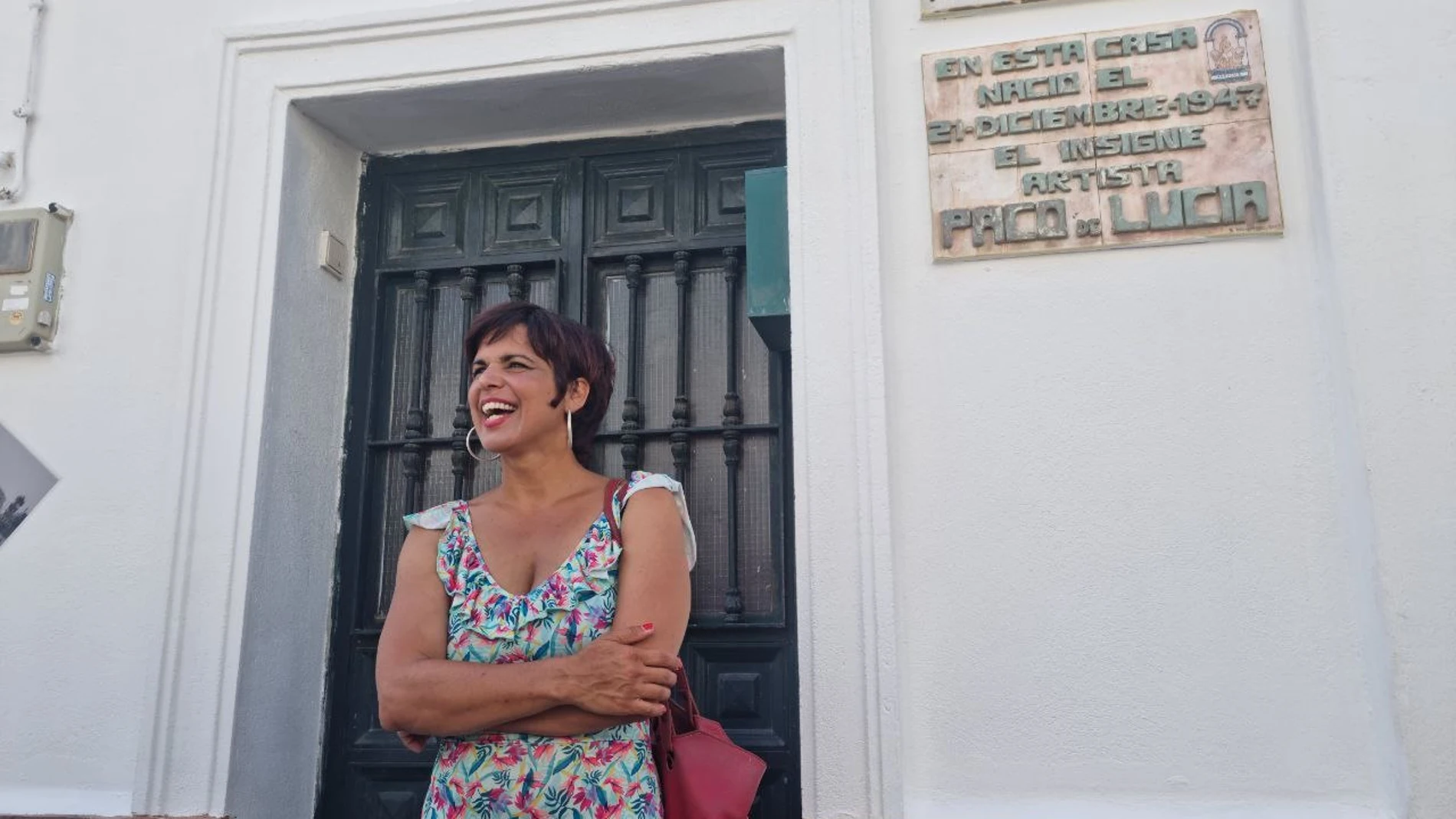 La candidata de Adelante Andalucía a la Presidencia de la Junta, Teresa Rodríguez, en el barrio de La Bajadilla. ADELANTE ANDALUCÍA