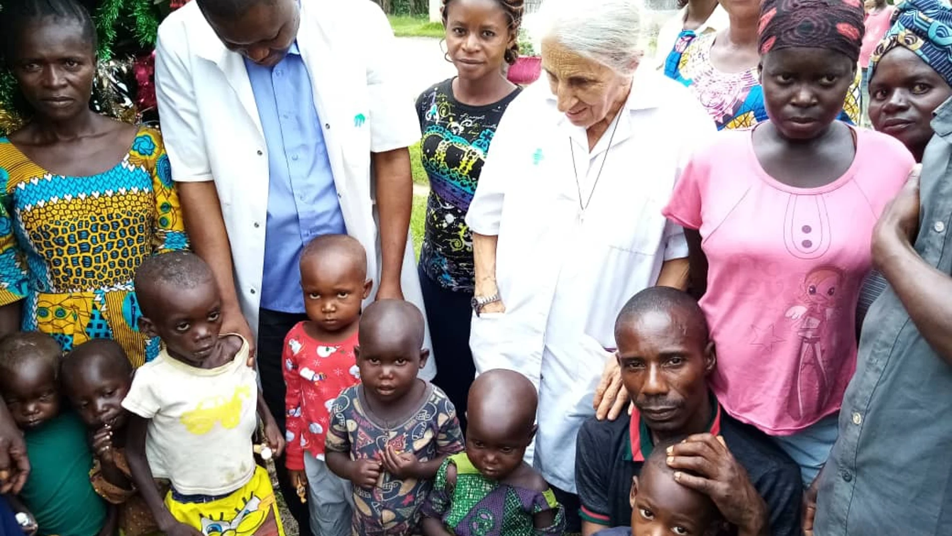 Teresa Riu, medico y misionera de Cristo Jesús, durante una jornada de trabajo en la República Democrática del Congo