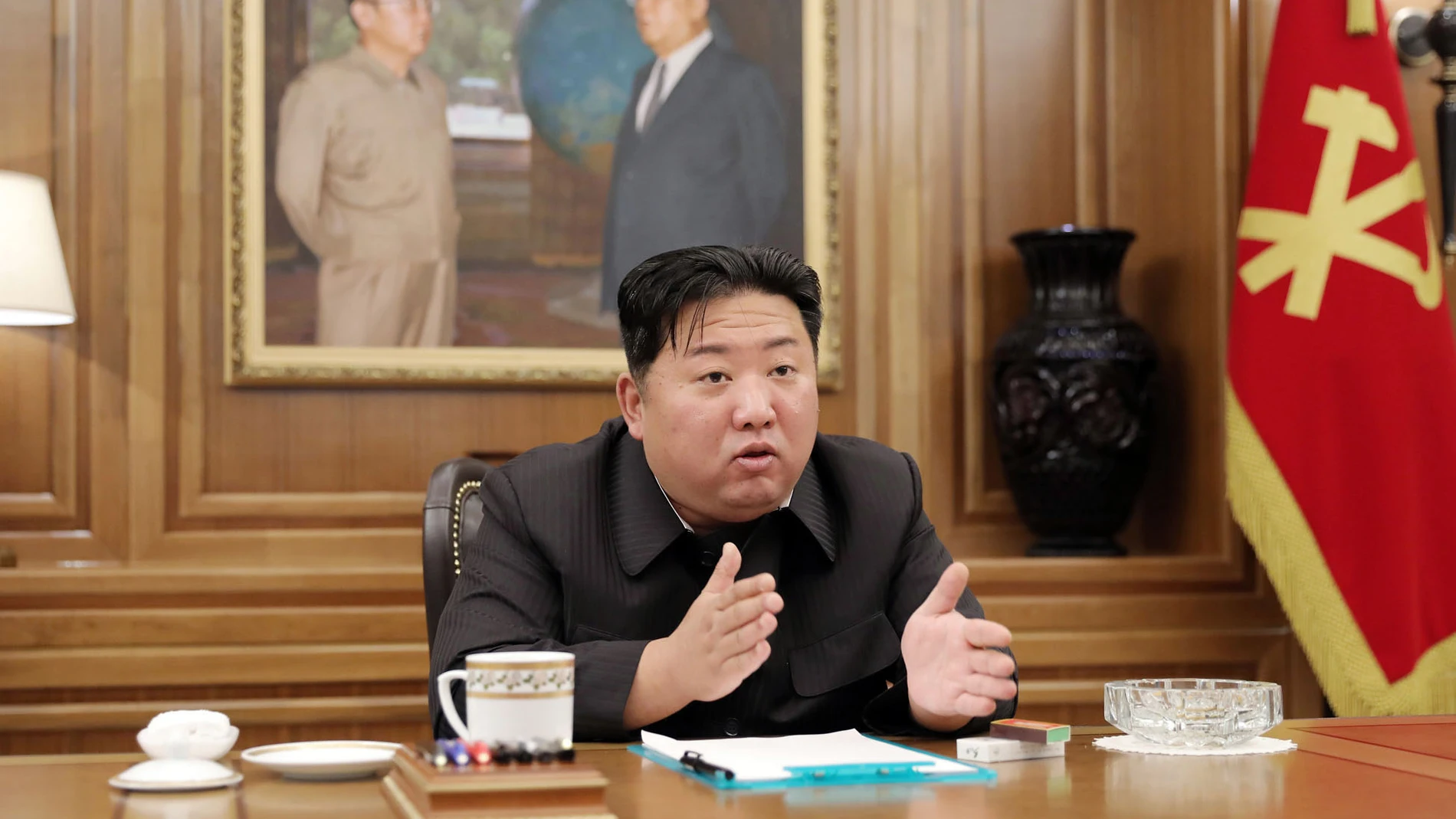 El líder norcoreano Kim Jong Un donó medicamentos de su reserva personal, un aparente esfuerzo por pulir su imagen en un momento de extrema dificultad