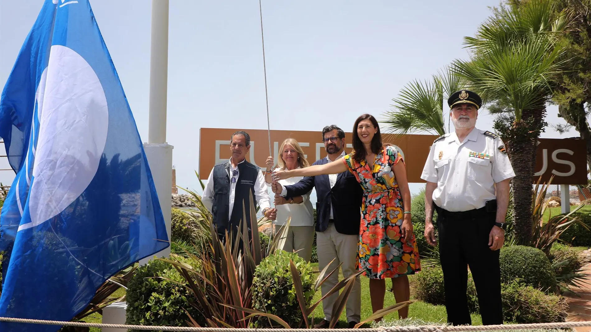 Puerto Banús iza su primera bandera azul después de dos décadas y se suma a los distintivos que convierten a Marbella en el municipio líder del litoral andaluz