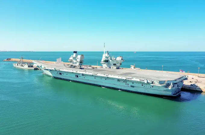 ¿Dónde está el portaaviones HMS Prince of Wales, el mayor y más costoso buque de la Royal Navy?