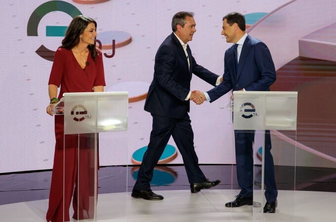 Macarena Olona, Juan Espadas y Juanma Moreno, al comienzo de su participación en el debate de Canal Sur