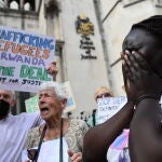 Defensores de los derechos humanos reaccionan tras perder una apelación ante el Tribunal Superior en Londres