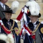 Príncipe William y el príncipe Andrés durante el Día de la Órden de la Jarretera