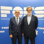 El presidente de CECALE y de FOES, Santiago Aparicio, junto al director general de Iberaval, Pedro Pisonero