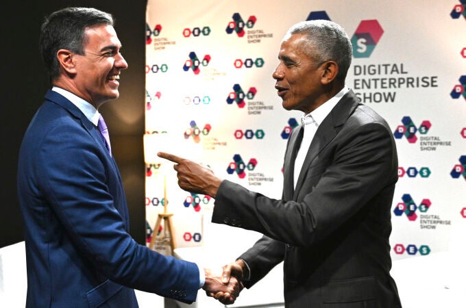El expresidente de Estados Unidos Barack Obama, y el presidente del gobierno de España Pedro Sánchez, han mantenido un breve encuentro durante la sexta edición del foro de innovación y transformación digital Digital Enterprise (DES Show), este martes en Málaga.