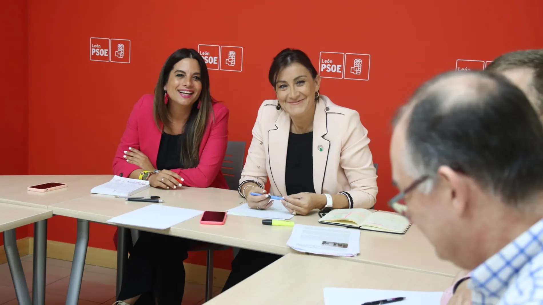 La secretaria de Organización del PSOE de Castilla y León, Ana Sánchez, durante su reunión con Nuria Rubio y socialistas leoneses en León