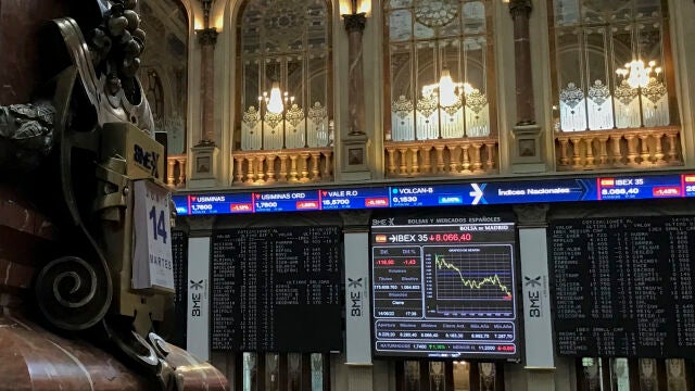 La bolsa española perdió este martes el 1,43 % y el nivel de los 8.100 puntos afectada por la bajada de Wall Street y de las plazas europeas