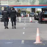 Policías a la entrada de Ifema