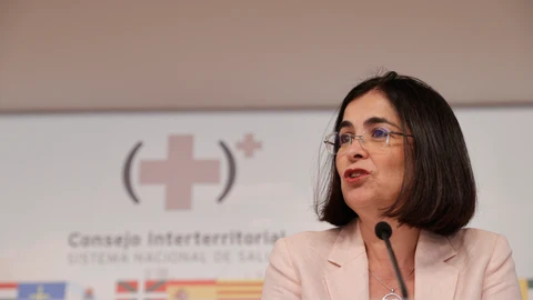 La ministra de Sanidad, Carolina Darias, durante la rueda de prensa del último pleno del Consejo Interterritorial de Salud celebrado en Valencia