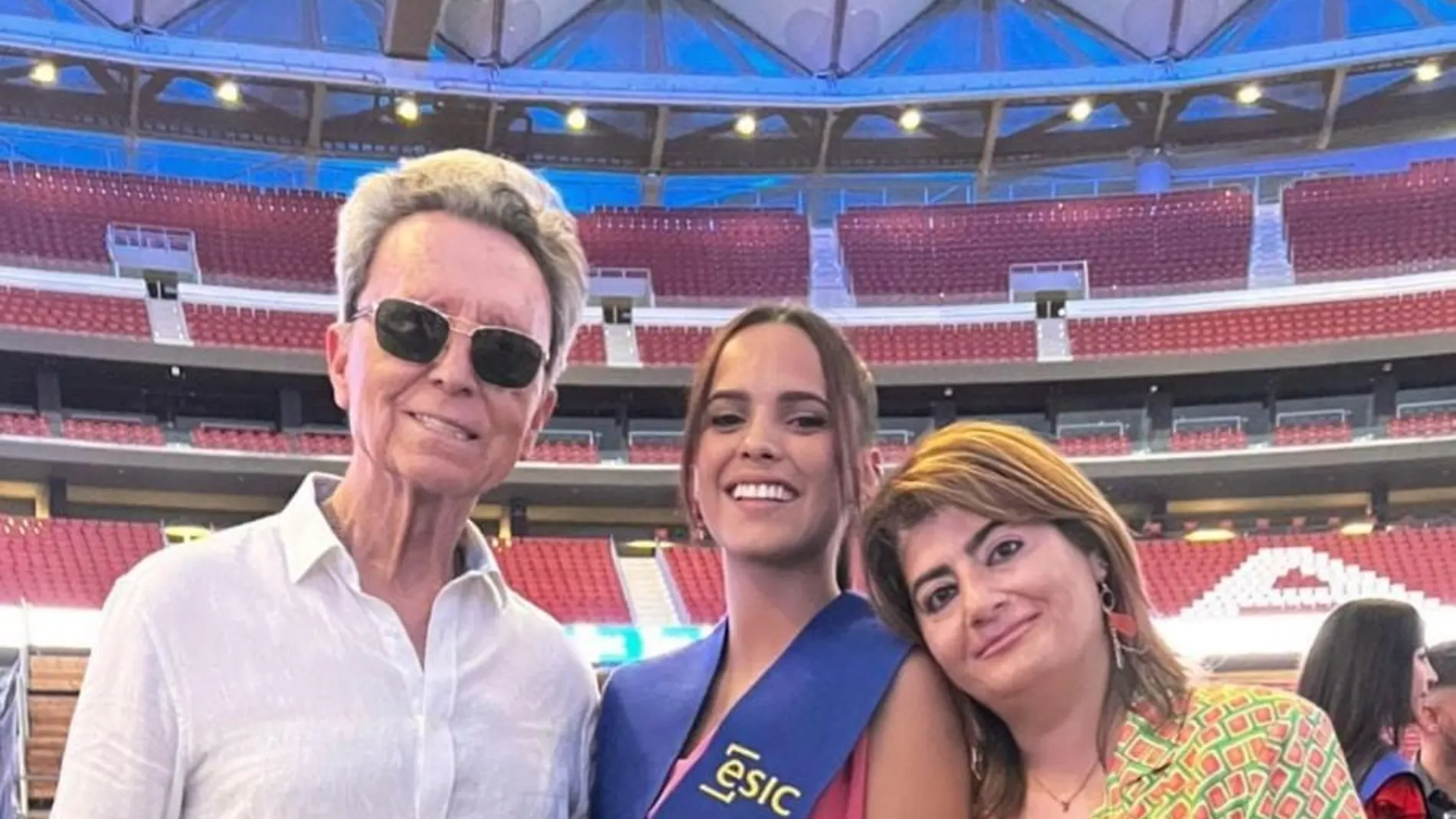 Ortega Cano y Marina acompañan a Gloria Camila en su graduación