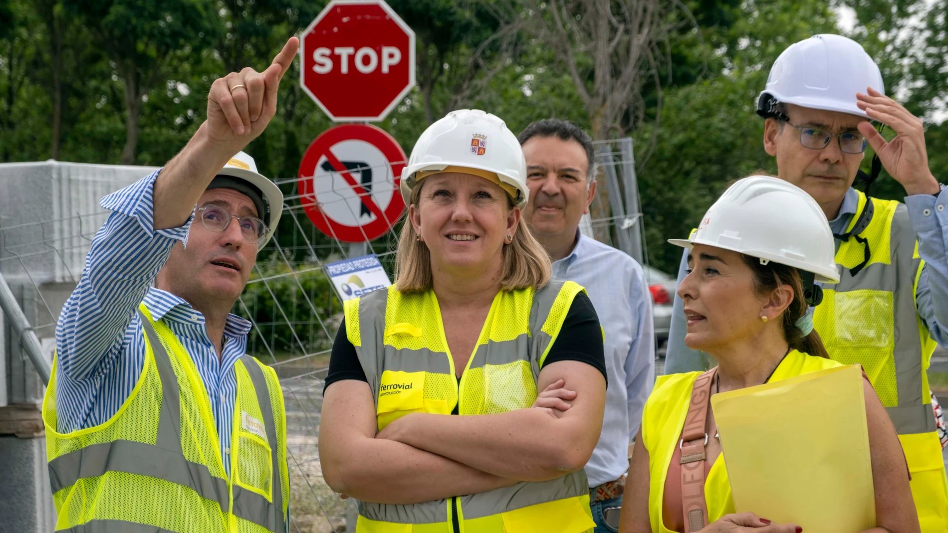La consejera de Familia e Igualdad de Oportunidades, Isabel Blanco, visita las obras de la nueva Residencia Puente Ladrillo.