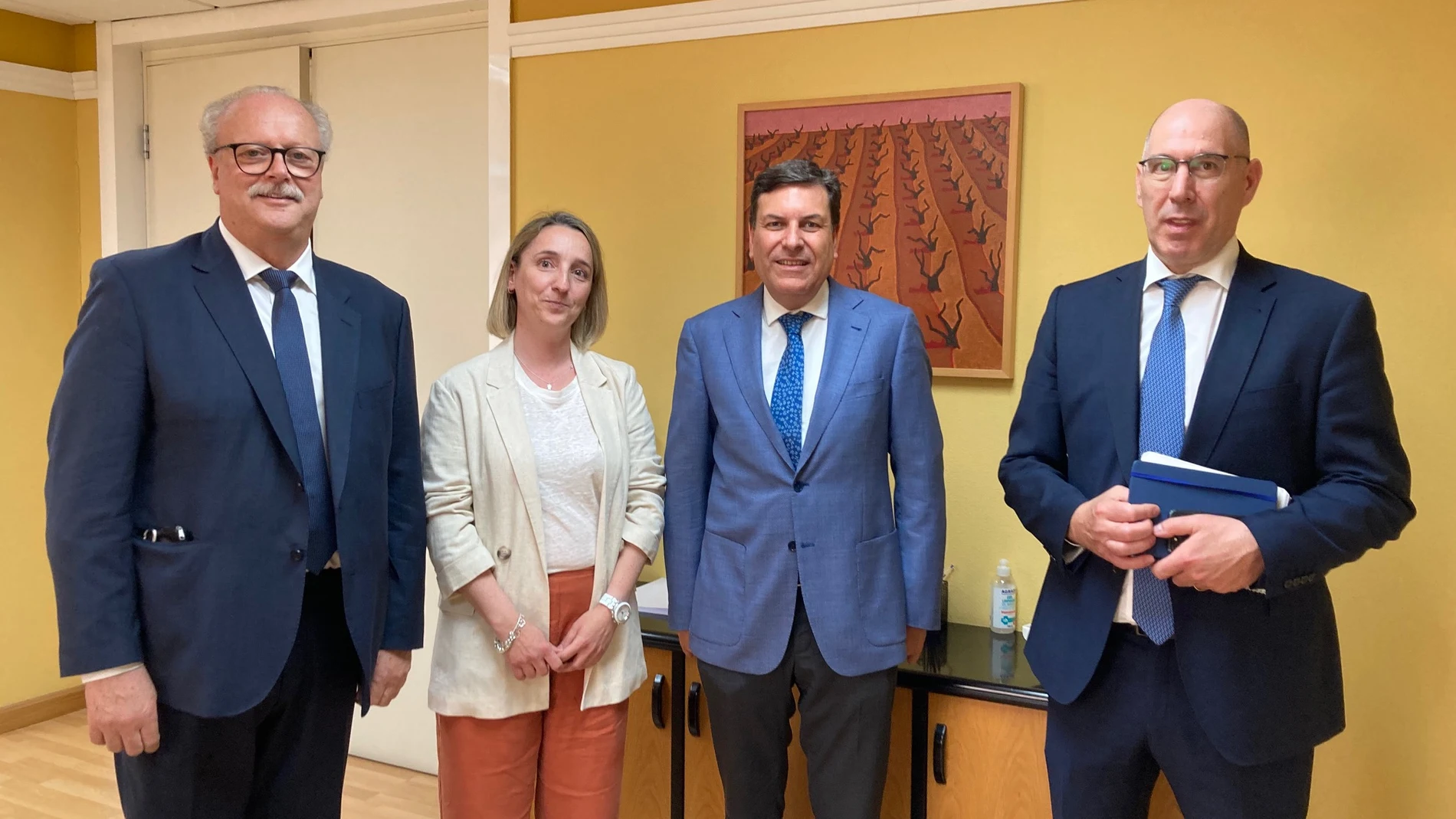 Carlos Fernández Carriedo durante su encuentro con los responsables de la planta de Nissan en Ávila