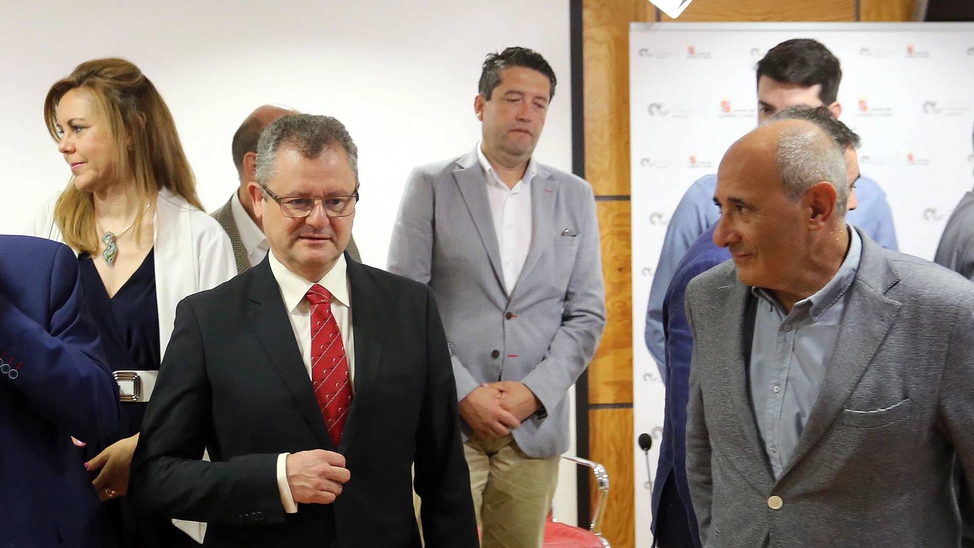El consejero de Agricultura, Ganadería y Desarrollo Rural, Gerardo Dueñas, se reúne con representantes de Vitartis y Empresa Familiar de Castilla y León