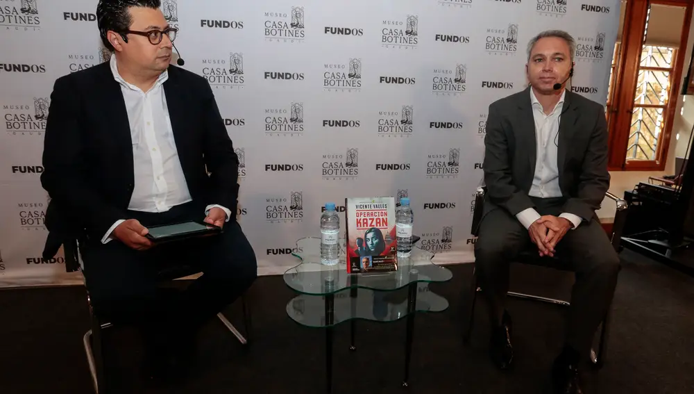 El director general de Onda Cero Castilla y León, Luis Cañón, presenta el libro de Vicente Vallés en León