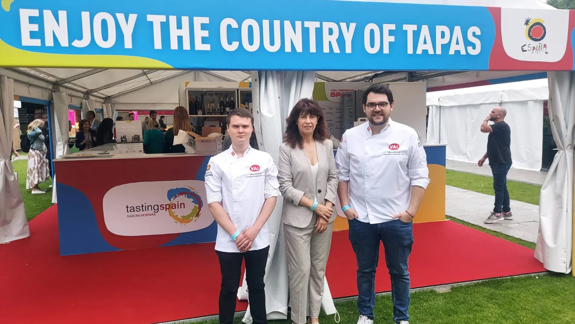 La concejala de Cultura y Turismo de Valladolid, Ana Redondo, celebra el Día de la Tapa en Dublín