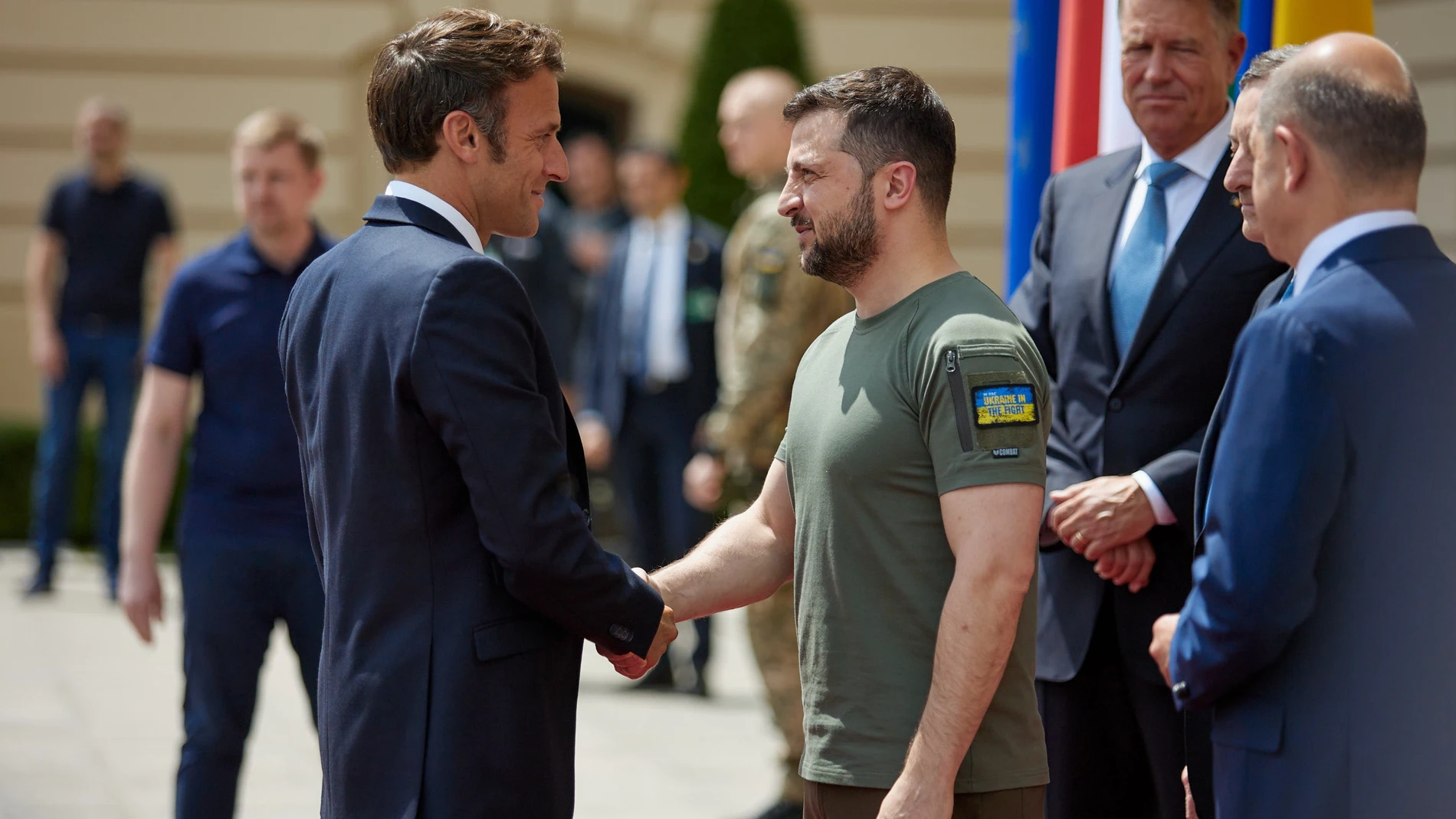 El presidente de Francia, Emmanuel Macron, y el presidente de Ucrania, Volodimir Zelenski