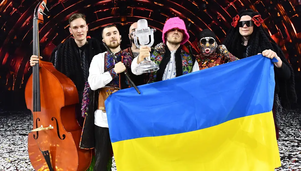 Los ganadores de Eurovisión, Kalush Orchestra, subastan el trofeo para ayudar al ejercito ucraniano 31/05/2022