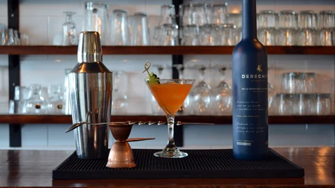 MAWEY APADRINA EL LANZAMIENTO DEL NUEVO TEQUILA DE DERECHITO EN THE DASH
