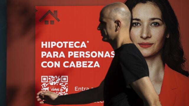 Cartel de una entidad bancaria ofertando su hipoteca..