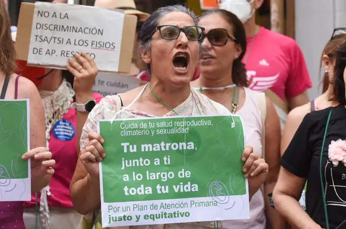 Protesta histórica: miles de enfermeras cargan contra el Gobierno por las calles de Madrid